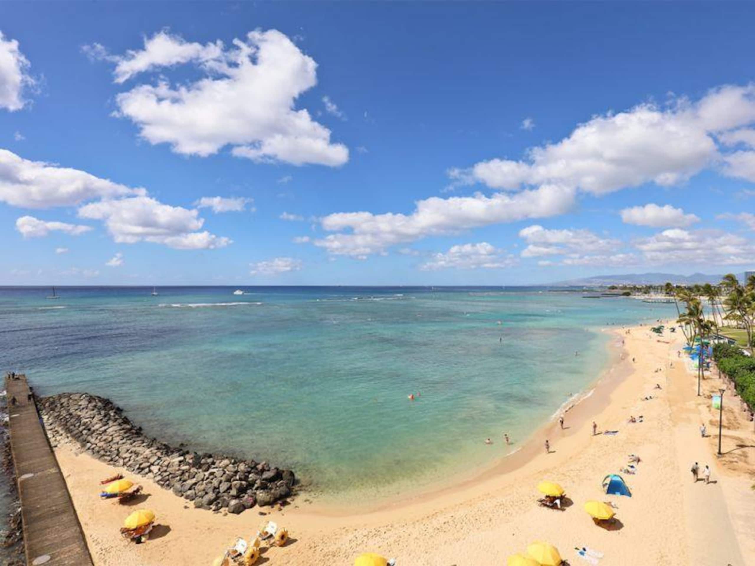 Condo in Honolulu · ★4.8 · 2 bedrooms · 3 beds · 2 shared baths - Image 27