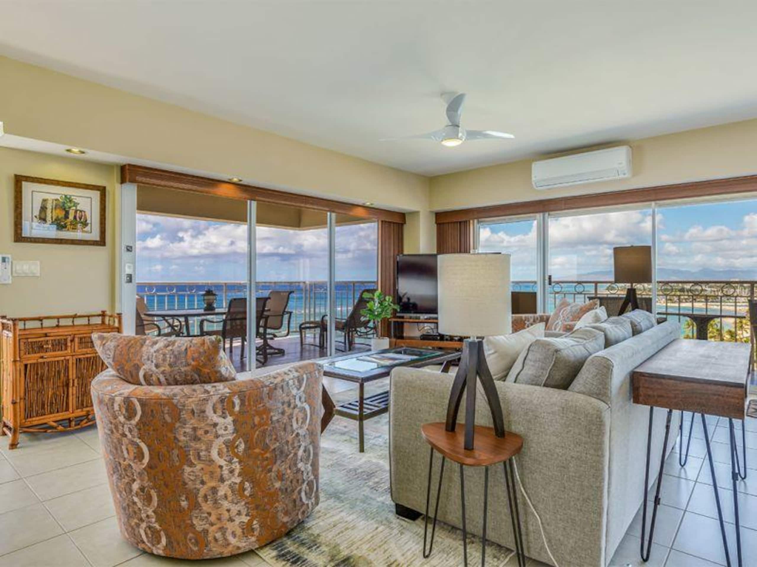 Condo in Honolulu · ★4.8 · 2 bedrooms · 3 beds · 2 shared baths - Image 1