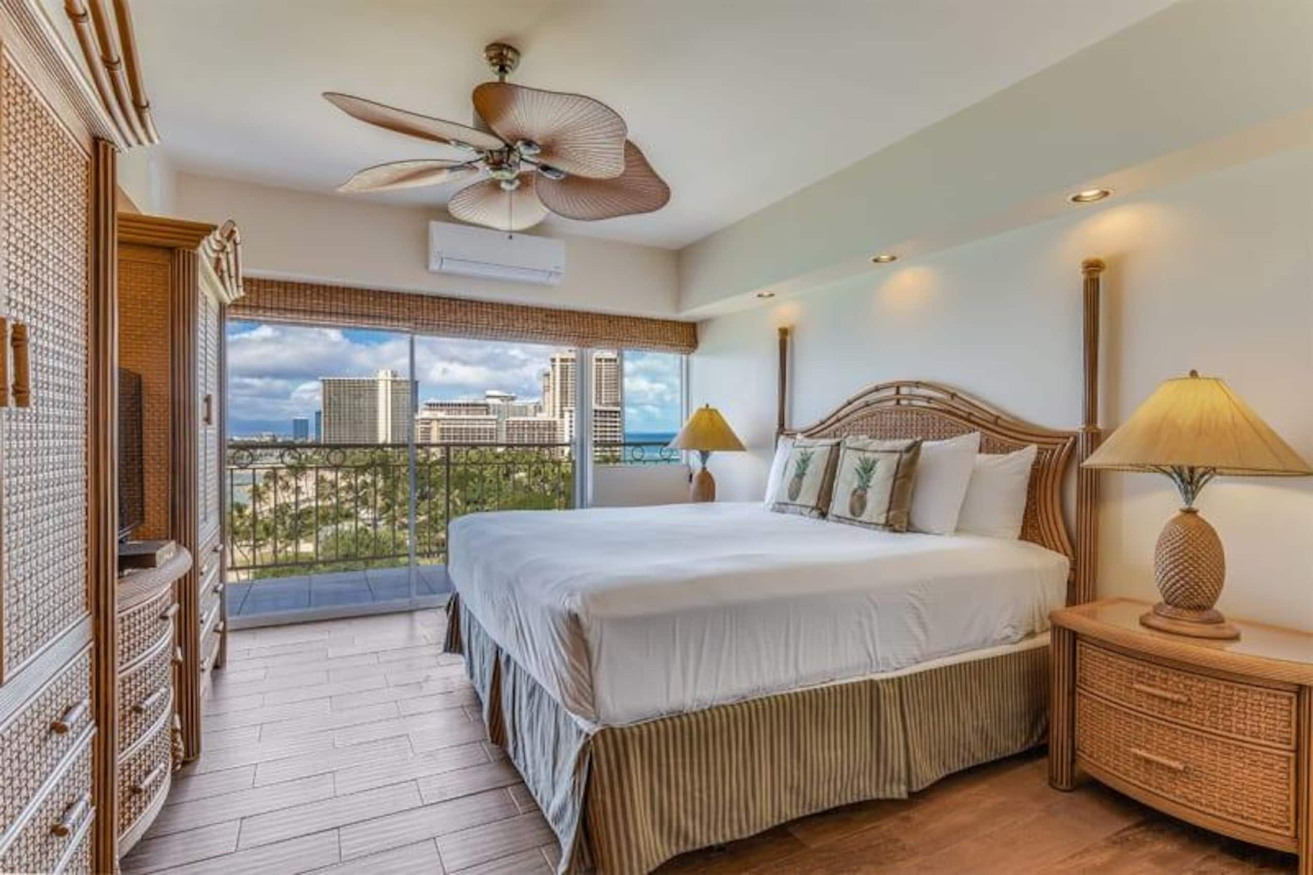 Condo in Honolulu · ★4.8 · 2 bedrooms · 3 beds · 2 shared baths - Image 11