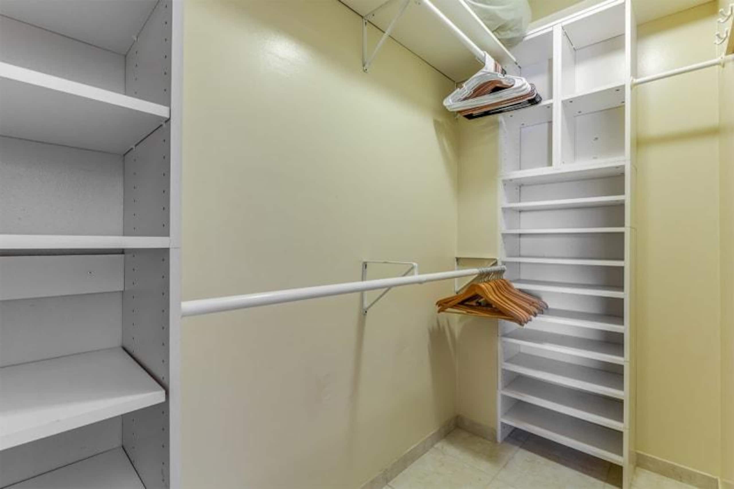 Condo in Honolulu · ★4.8 · 2 bedrooms · 3 beds · 2 shared baths - Image 55