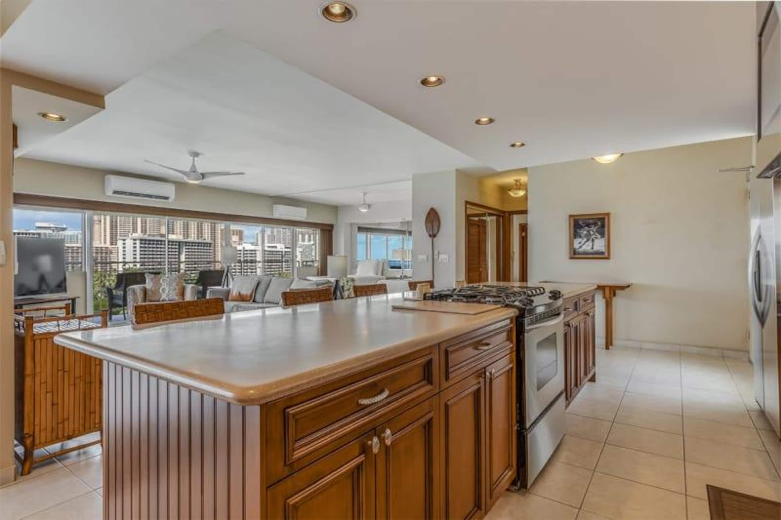 Condo in Honolulu · ★4.8 · 2 bedrooms · 3 beds · 2 shared baths - Image 10