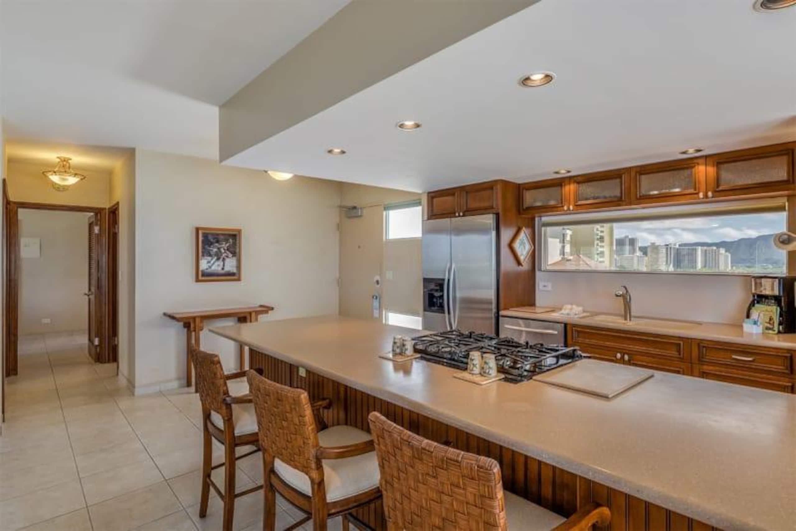 Condo in Honolulu · ★4.8 · 2 bedrooms · 3 beds · 2 shared baths - Image 43
