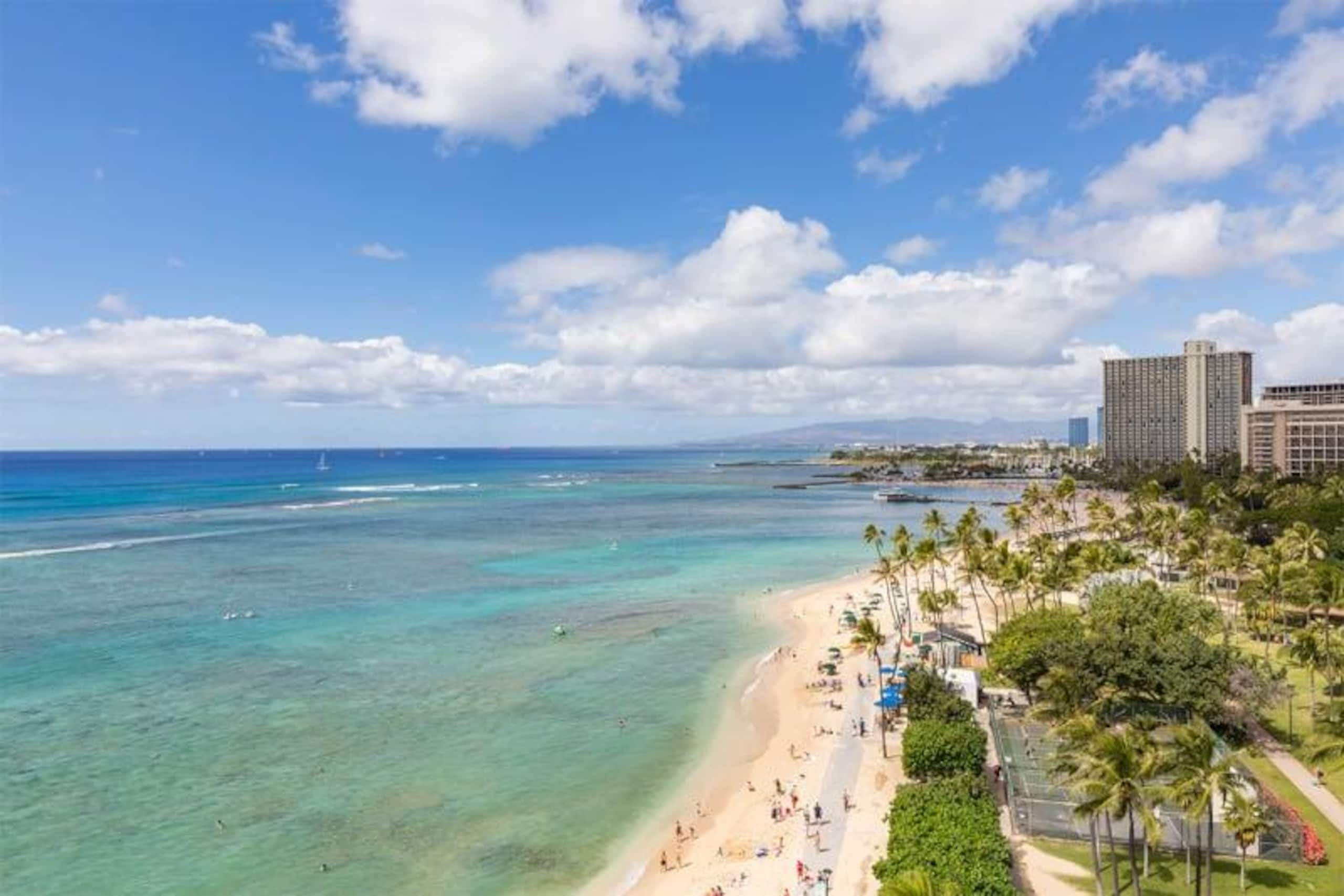 Condo in Honolulu · ★4.8 · 2 bedrooms · 3 beds · 2 shared baths - Image 59