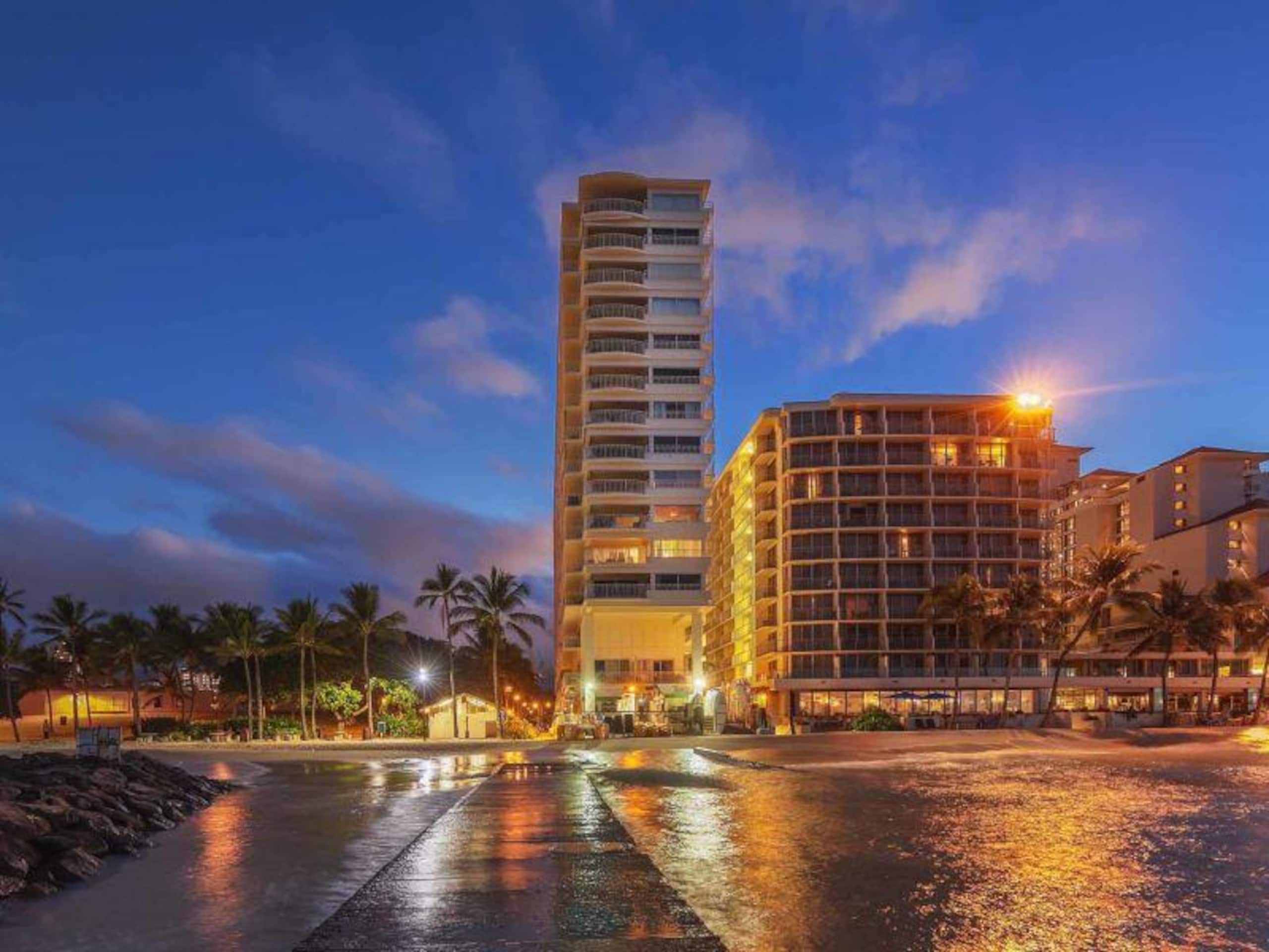 Condo in Honolulu · ★4.8 · 2 bedrooms · 3 beds · 2 shared baths - Image 29