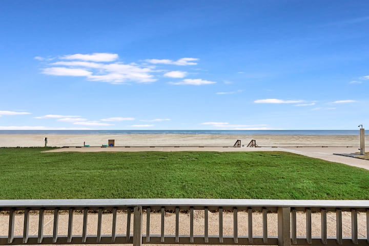 Beachfront Escape | Pets Welcome & Heated Pool - North Padre Island, TX