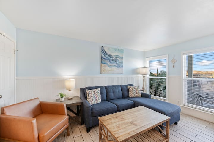 Beachside Escape | Pets Welcome + Ocean Views - Corpus Christi, TX