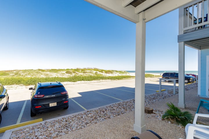 Steps To The Beach | Sunrise Views & Outdoor Grilling - Corpus Christi, TX