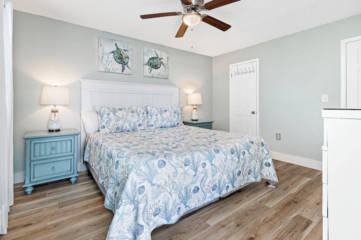 Primary suite with king bed
