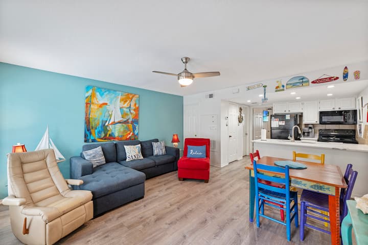 Poolside Retreat | King Bed, Private Patio & Relaxation - Corpus Christi