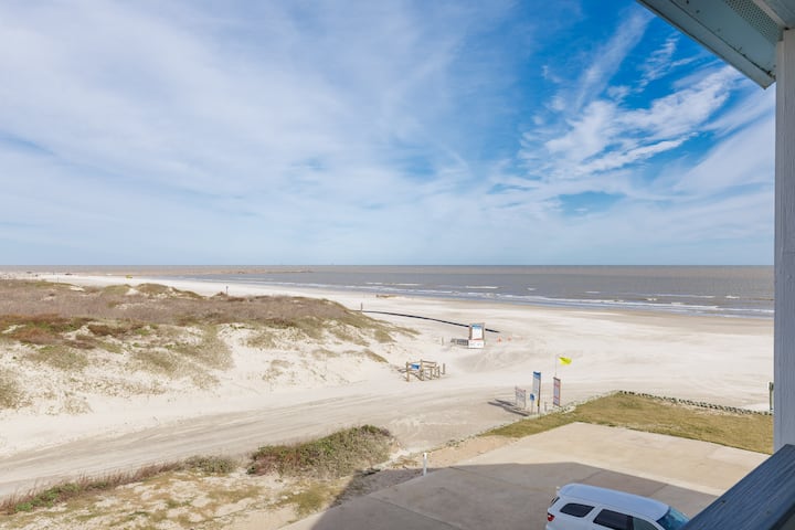 Oceanfront Retreat | Pool Views & 3 Balconies - Corpus Christi, TX
