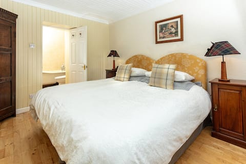 Superking Double En-suite with Shower