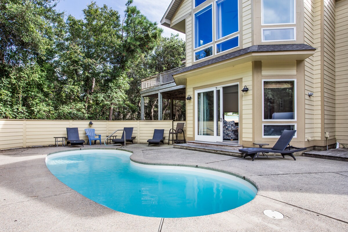 Whispering Pines: Pool, Hot Tub, Quiet Retreat OBX