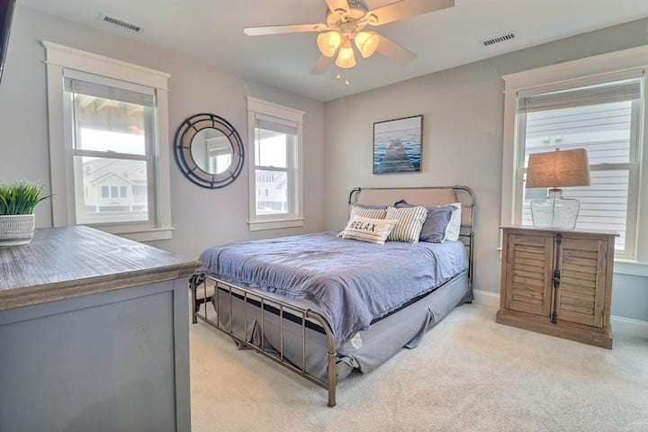 Queen Master Bedroom