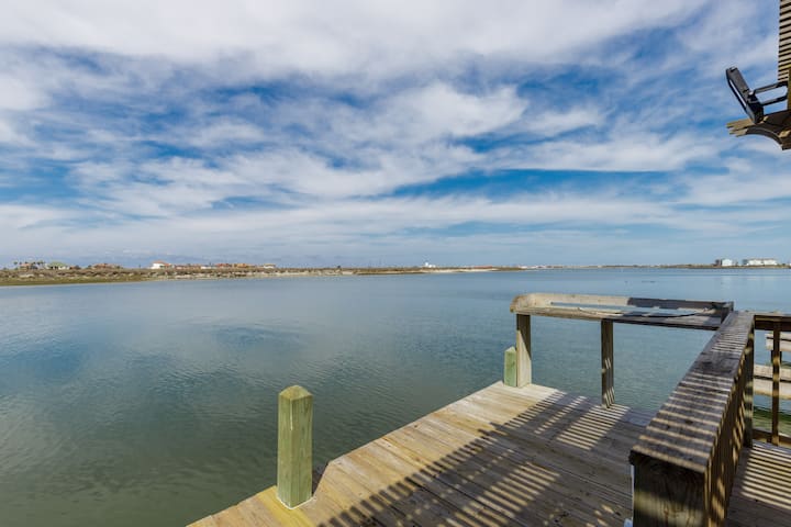 Waterfront Escape | Pet-friendly & Beach Nearby - Corpus Christi, TX