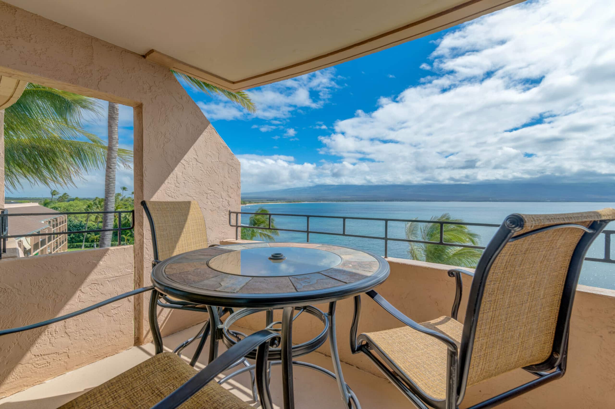 Condo in Wailuku · ★4.74 · 2 bedrooms · 3 beds · 2 private baths - Image 2