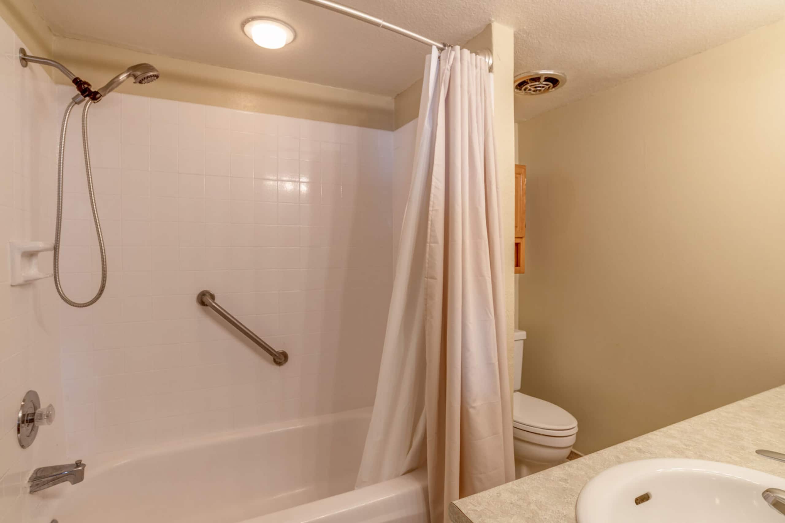Condo in Wailuku · ★4.74 · 2 bedrooms · 3 beds · 2 private baths - Image 21