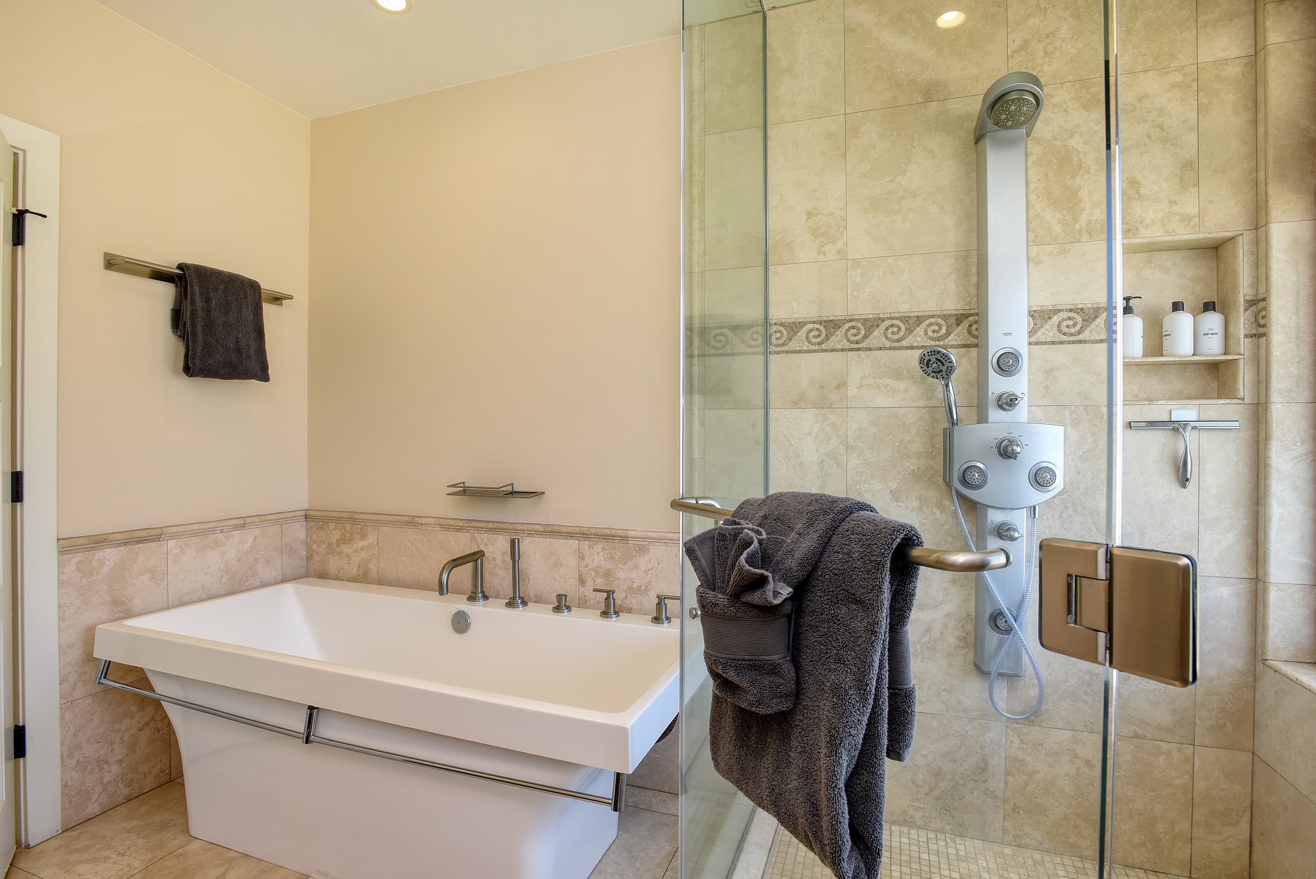 Condo in Kihei · ★4.89 · 3 bedrooms · 3 beds · 3 baths - Image 20