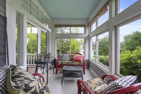 St Anne's Manor | Walk to Downtown! • Sleeps 8