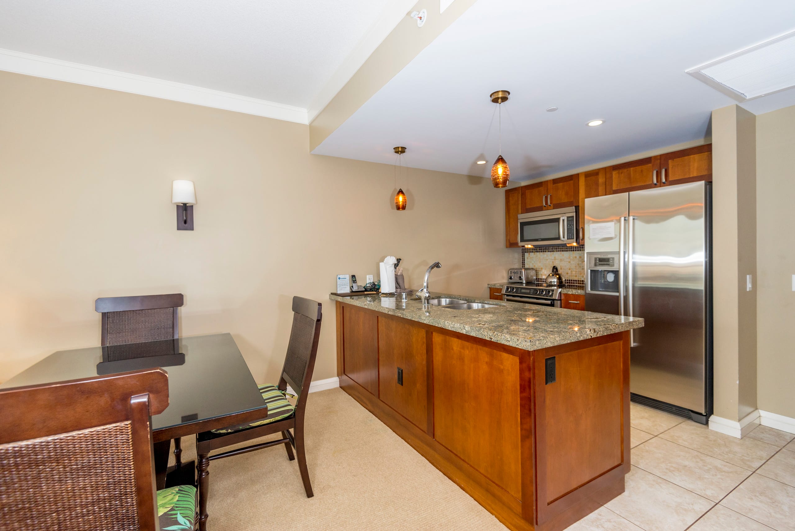 Condo in Lahaina · ★4.69 · 1 bedroom · 2 beds · 1 bath - Image 8