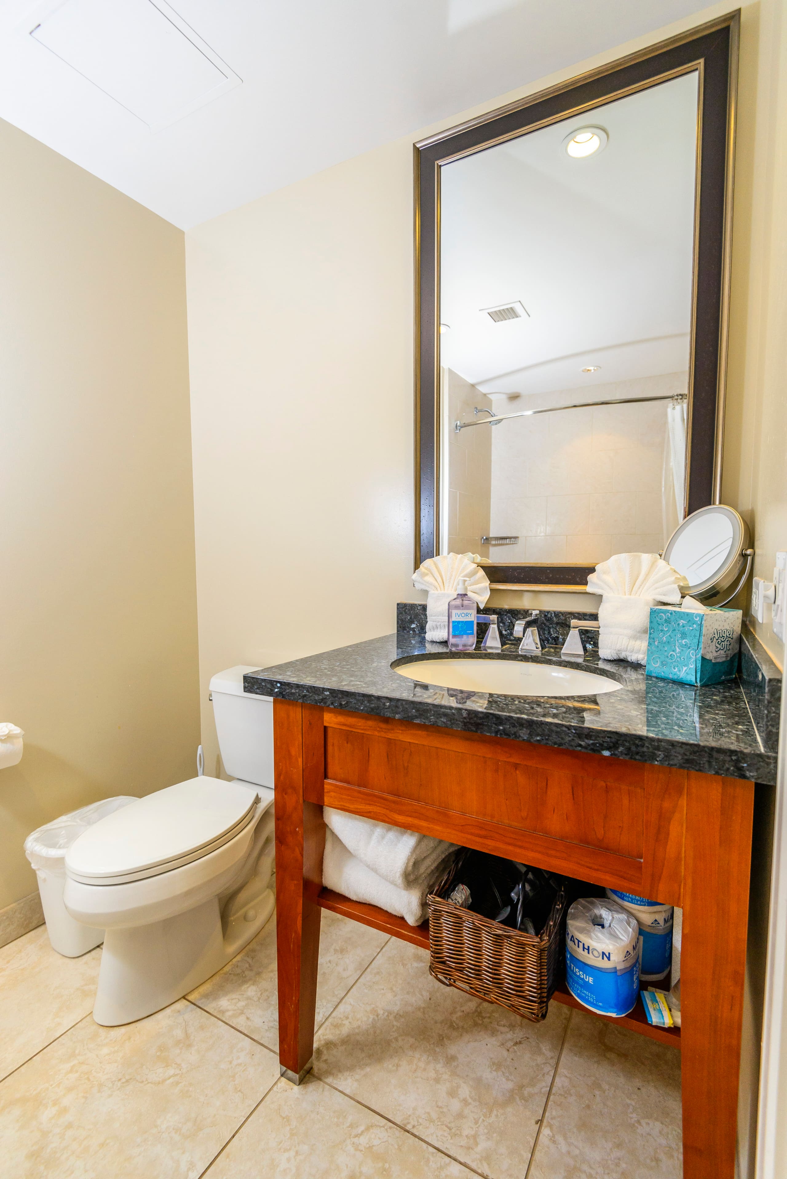 Condo in Lahaina · ★4.69 · 1 bedroom · 2 beds · 1 bath - Image 13