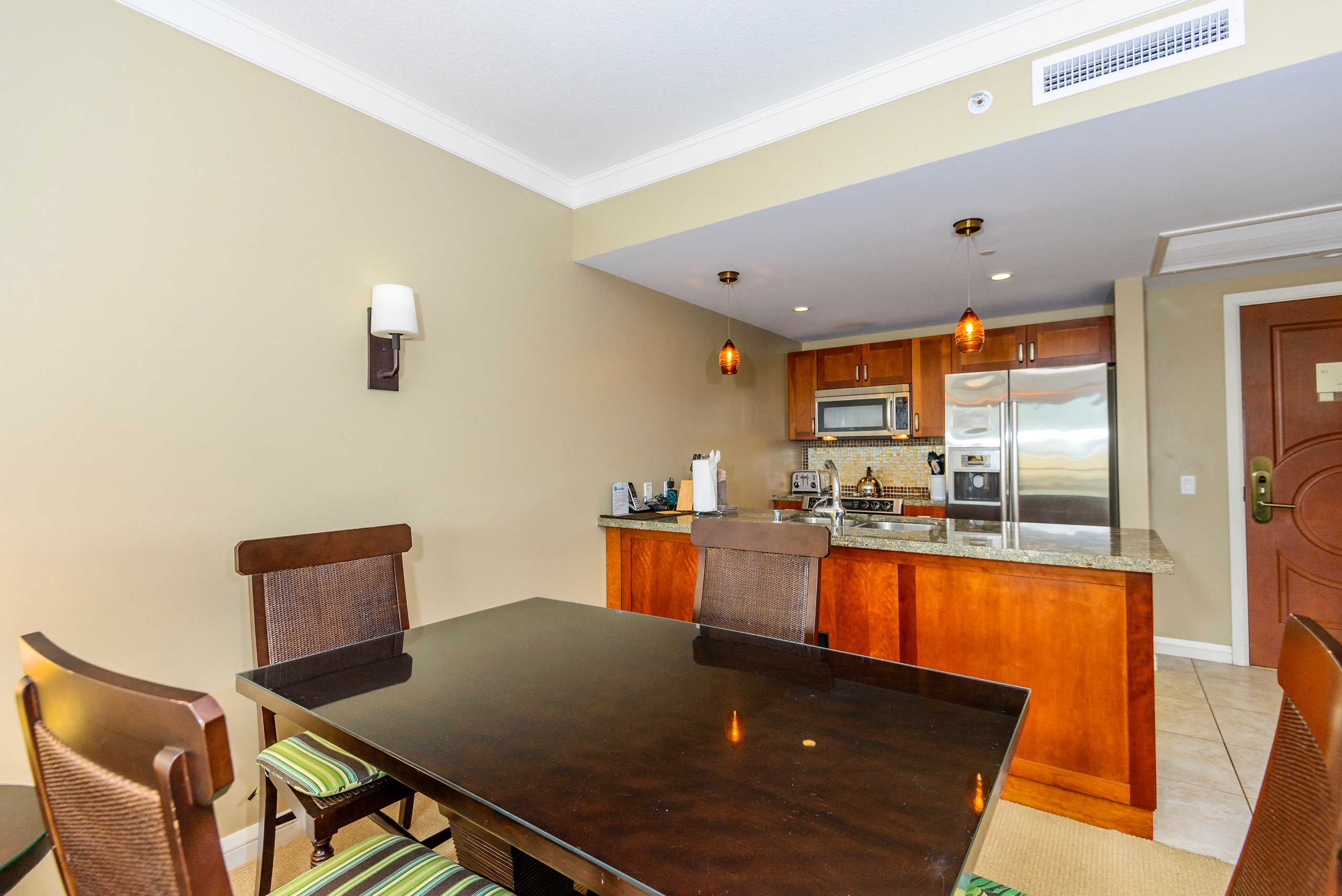 Condo in Lahaina · ★4.69 · 1 bedroom · 2 beds · 1 bath - Image 10
