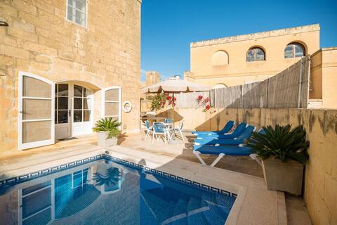 Girardu - Victoria Holiday Home