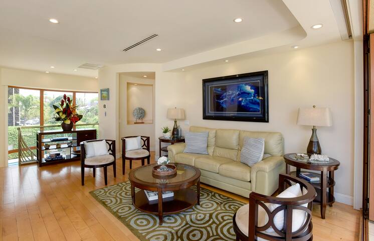 Aloha Villas 3, Oceanfront Townhouse, Steps to The gallery image 5