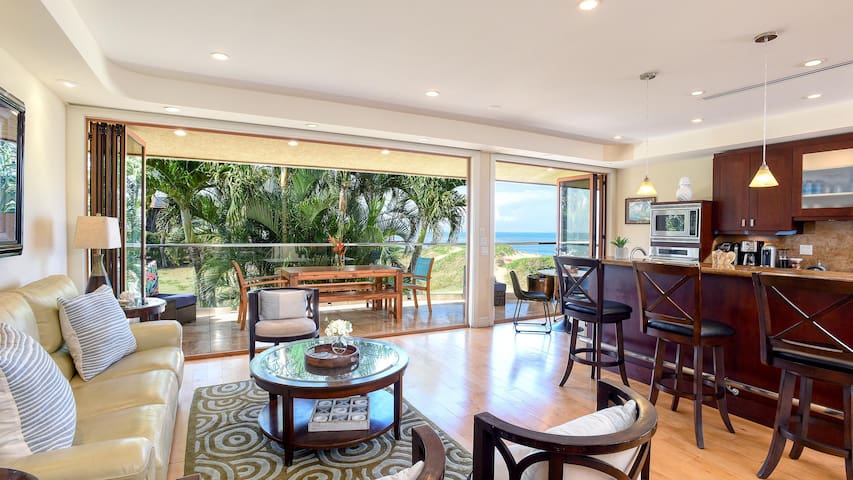 Aloha Villas 3, Oceanfront Townhouse, Steps to The
