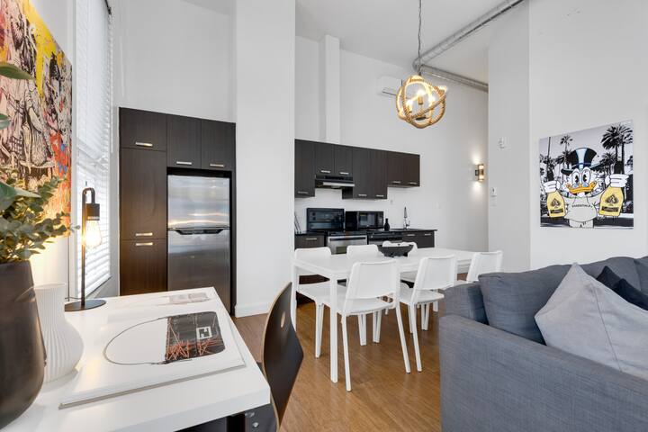 LiV MTL Main-303 | Spacious 2BR Suite + Mezzanine gallery image 3