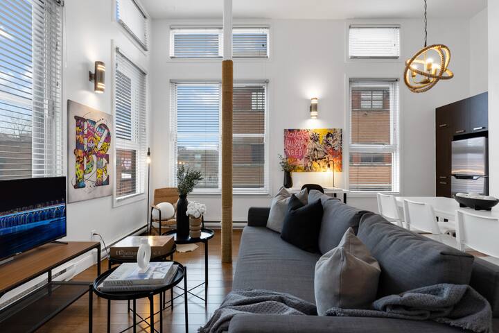 LiV MTL Main-303 | Spacious 2BR Suite + Mezzanine gallery image 4