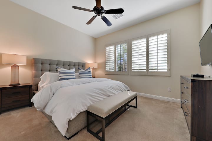 Chumba cha kulala cha wageni 3 na kitanda cha mfalme, TV na bafu la ndani