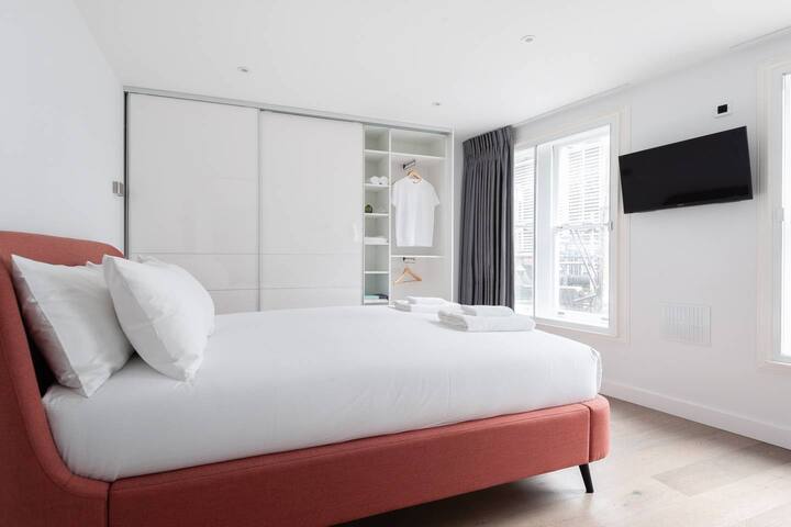 Huge Leicester Square 2BR – Netflix & AC gallery image 3