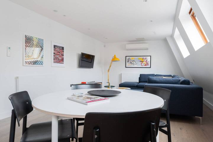 Huge Leicester Square 2BR – Netflix & AC gallery image 4