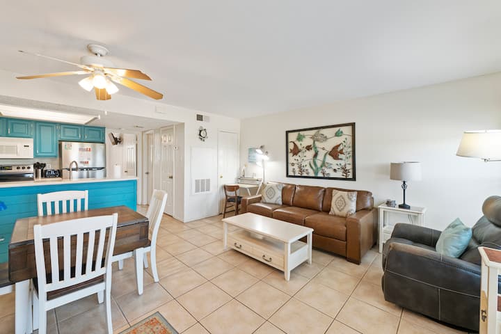 Pet-friendly Coastal Escape | Pool & Hot Tub - North Padre Island, TX