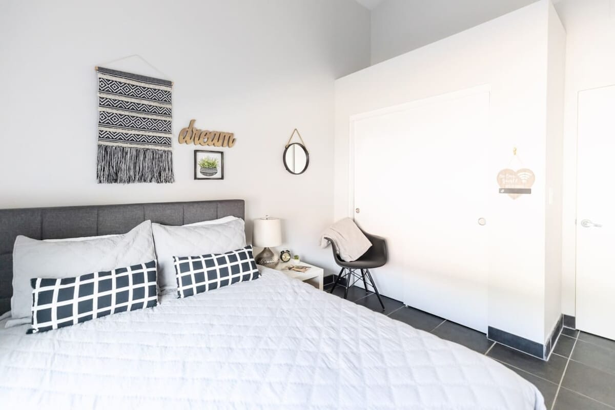 Спална соба 2 со брачен кревет (широк 150-179 см).