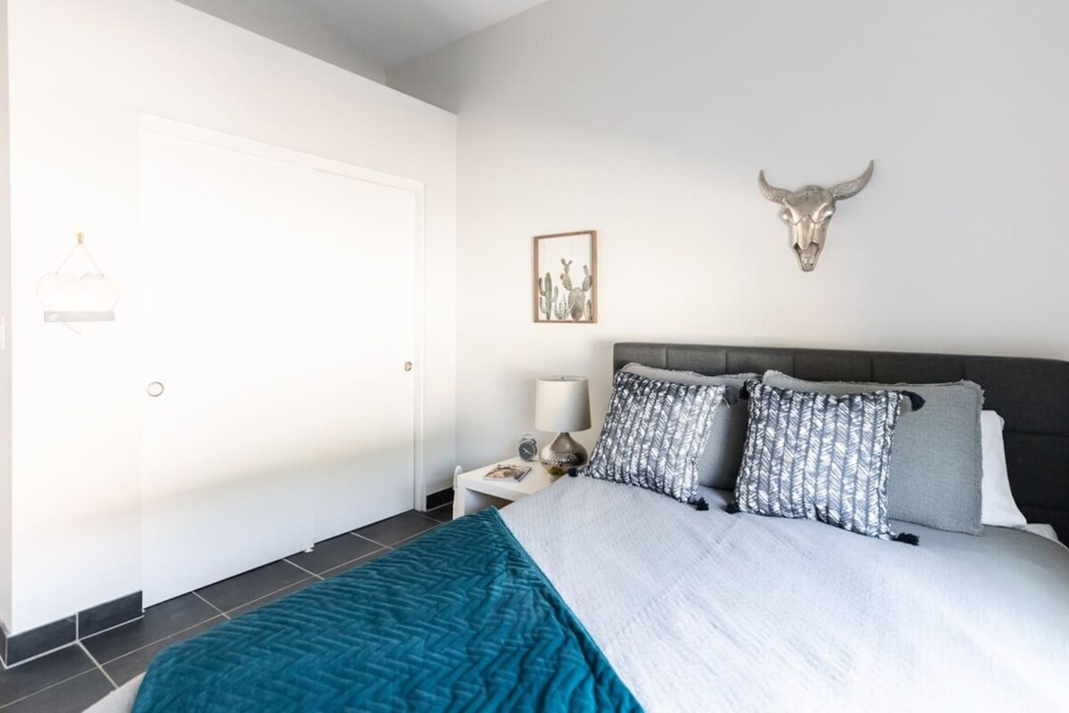 Спална соба 3 со брачен кревет (широк 150-179 см).