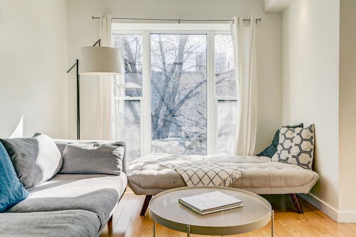 Group-Friendly | Steps to Bars, Clubs, and Dining