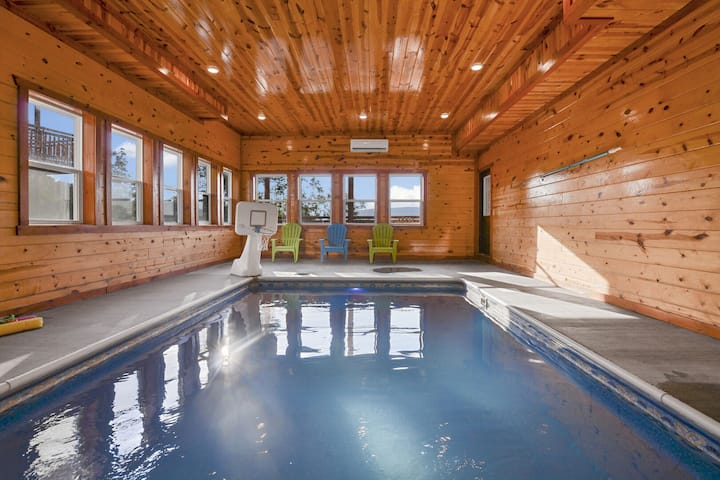 Lookout Lodge ~ Indoor Pool, Hot Tub & Mountain Views! - Pigeon Forge, TN