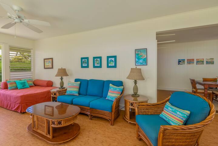 Beachfront Home + Cottage at Center of Hanalei Bay gallery image 5