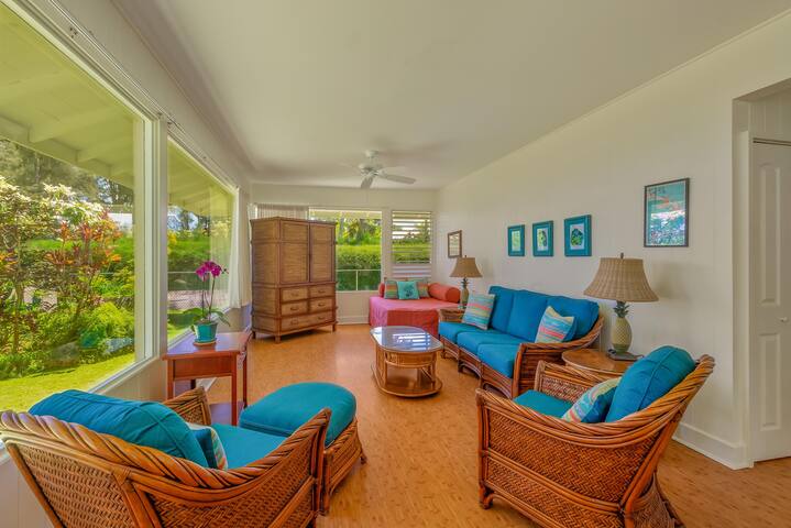 Beachfront Home + Cottage at Center of Hanalei Bay gallery image 2