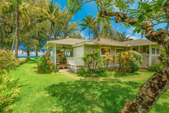 Beachfront Home + Cottage at Center of Hanalei Bay gallery image 3