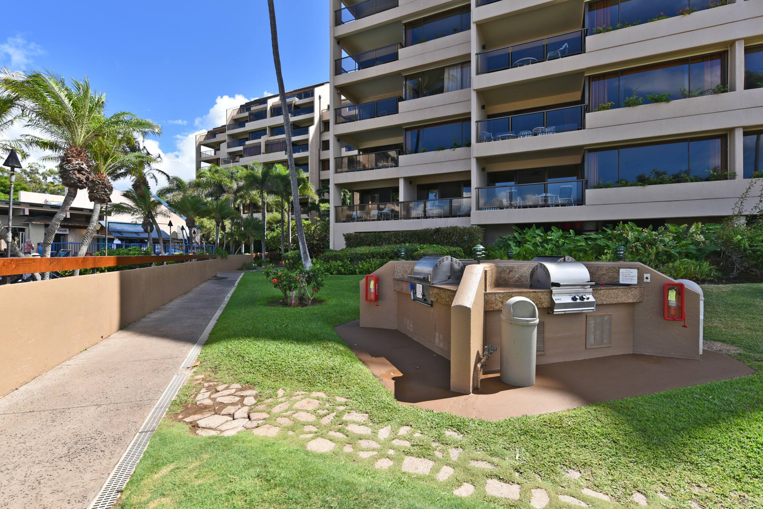 Condo in Lahaina · ★4.65 · 2 bedrooms · 4 beds · 2 baths - Image 40