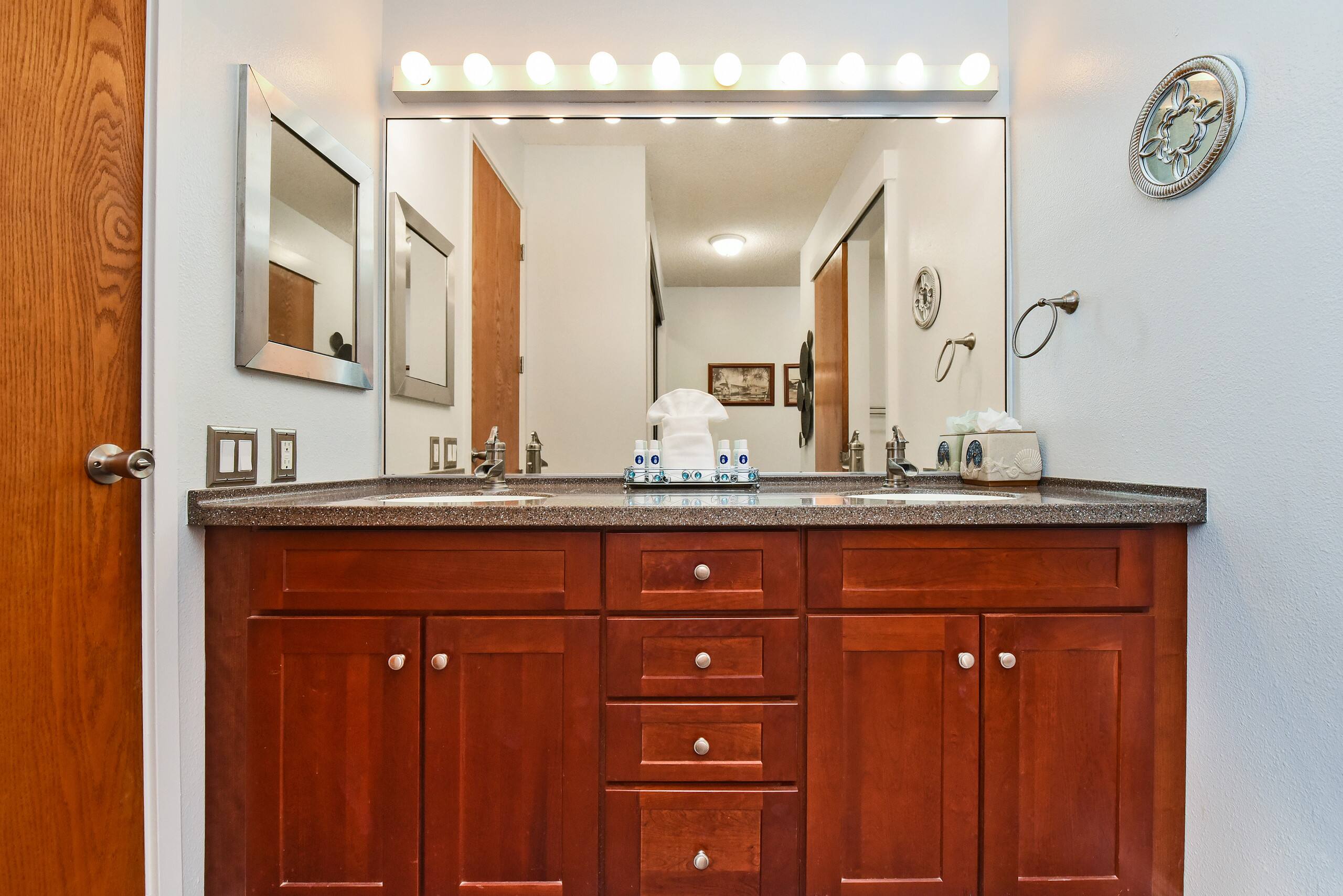 Condo in Lahaina · ★4.65 · 2 bedrooms · 4 beds · 2 baths - Image 17