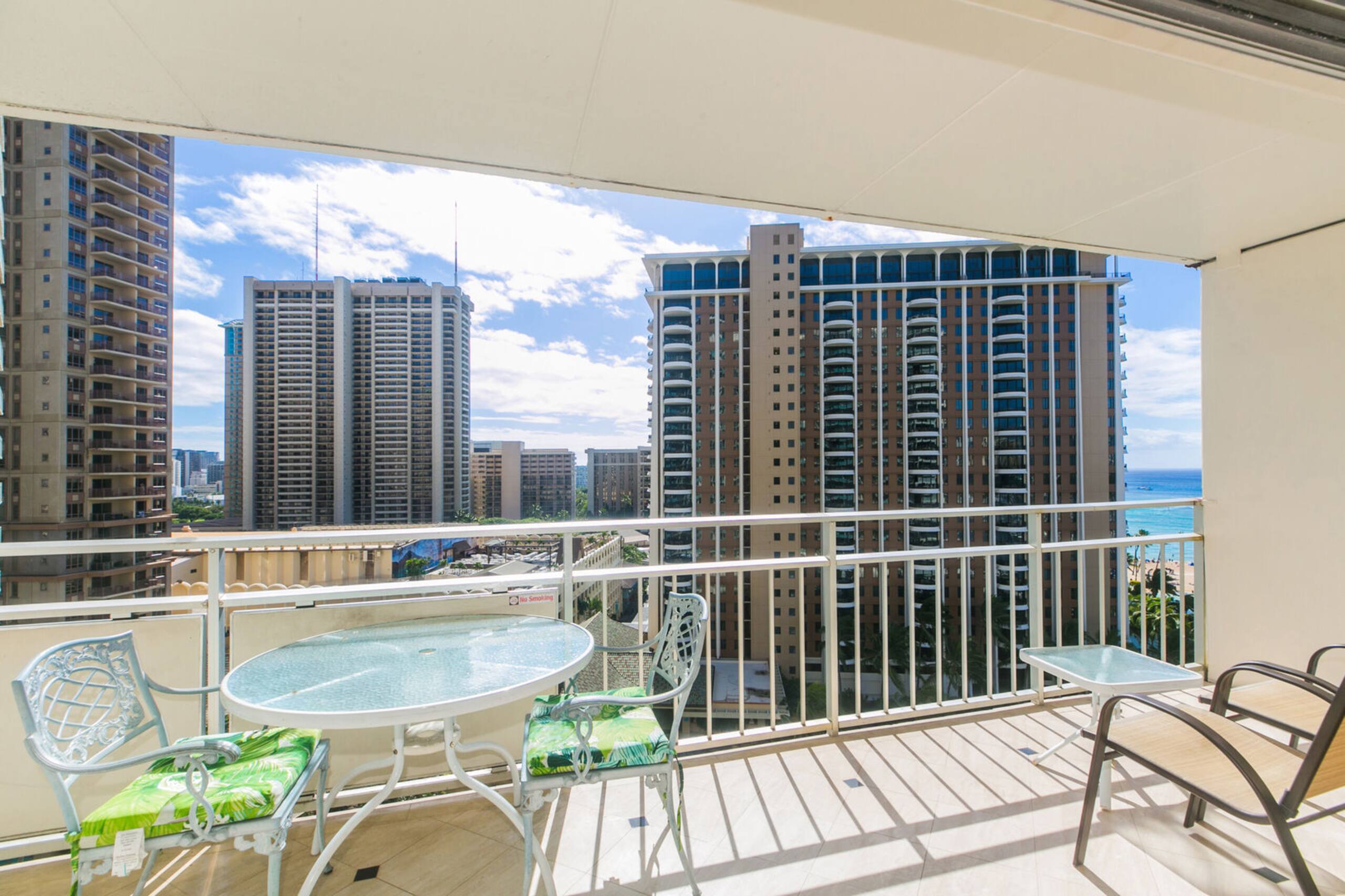Condo in Honolulu · ★4.91 · 1 bedroom · 2 beds · 1 bath - Image 5