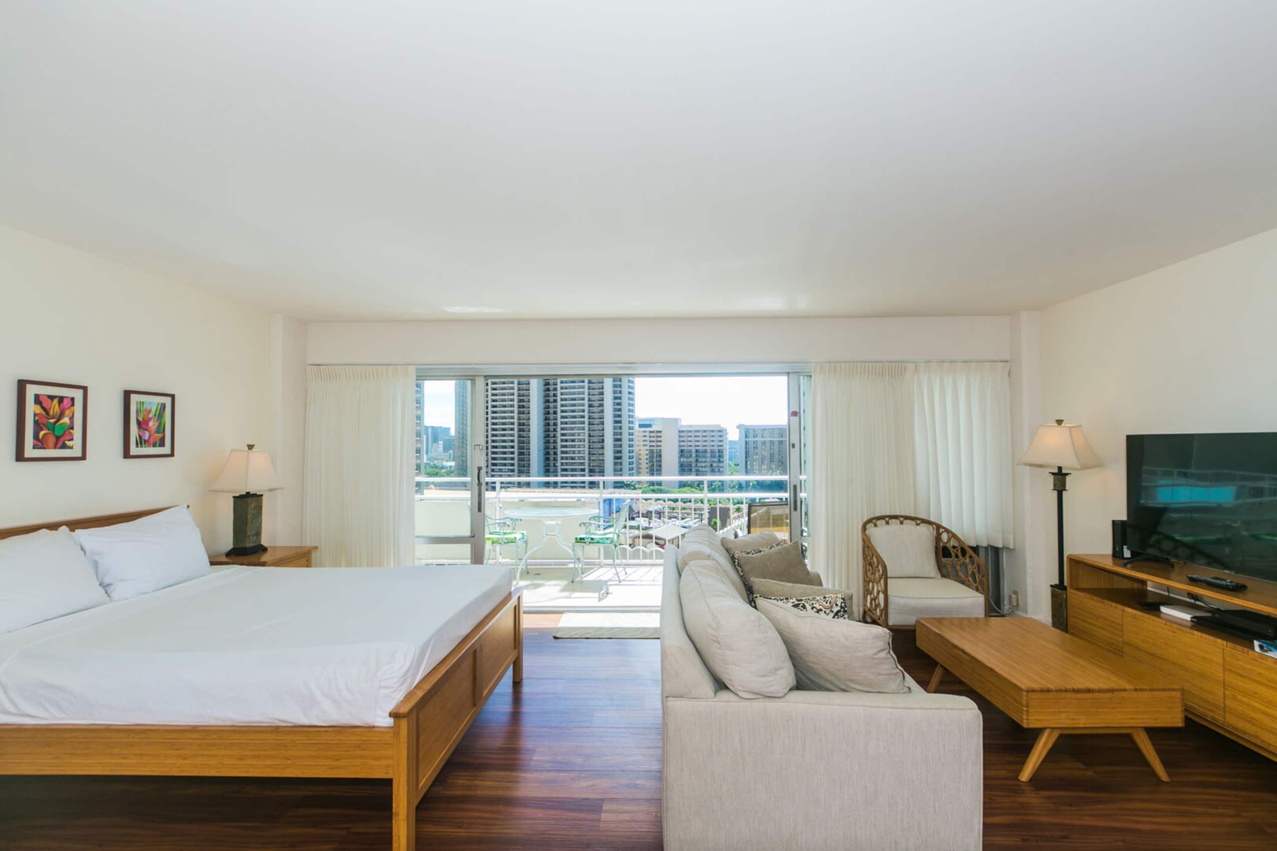 Condo in Honolulu · ★4.91 · 1 bedroom · 2 beds · 1 bath - Image 2