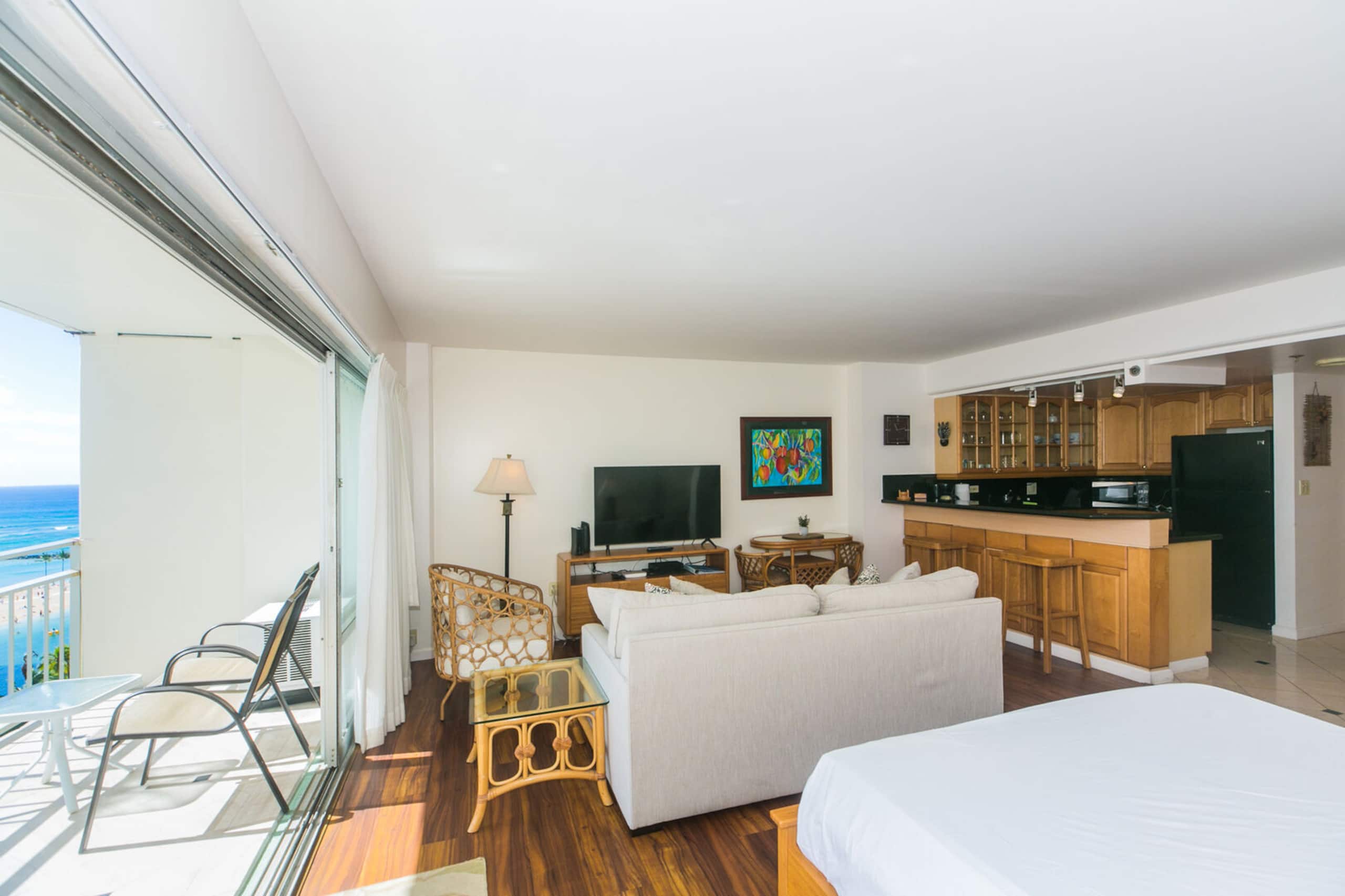 Condo in Honolulu · ★4.91 · 1 bedroom · 2 beds · 1 bath - Image 3