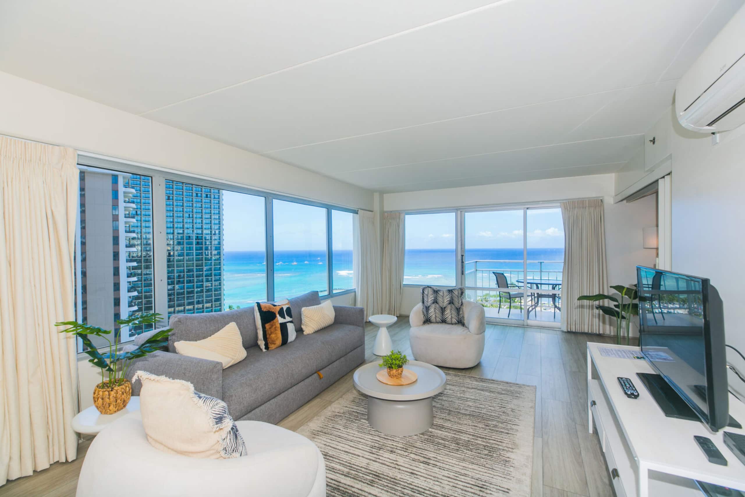 Condo in Honolulu · ★4.73 · 2 bedrooms · 3 beds · 2 baths - Image 1