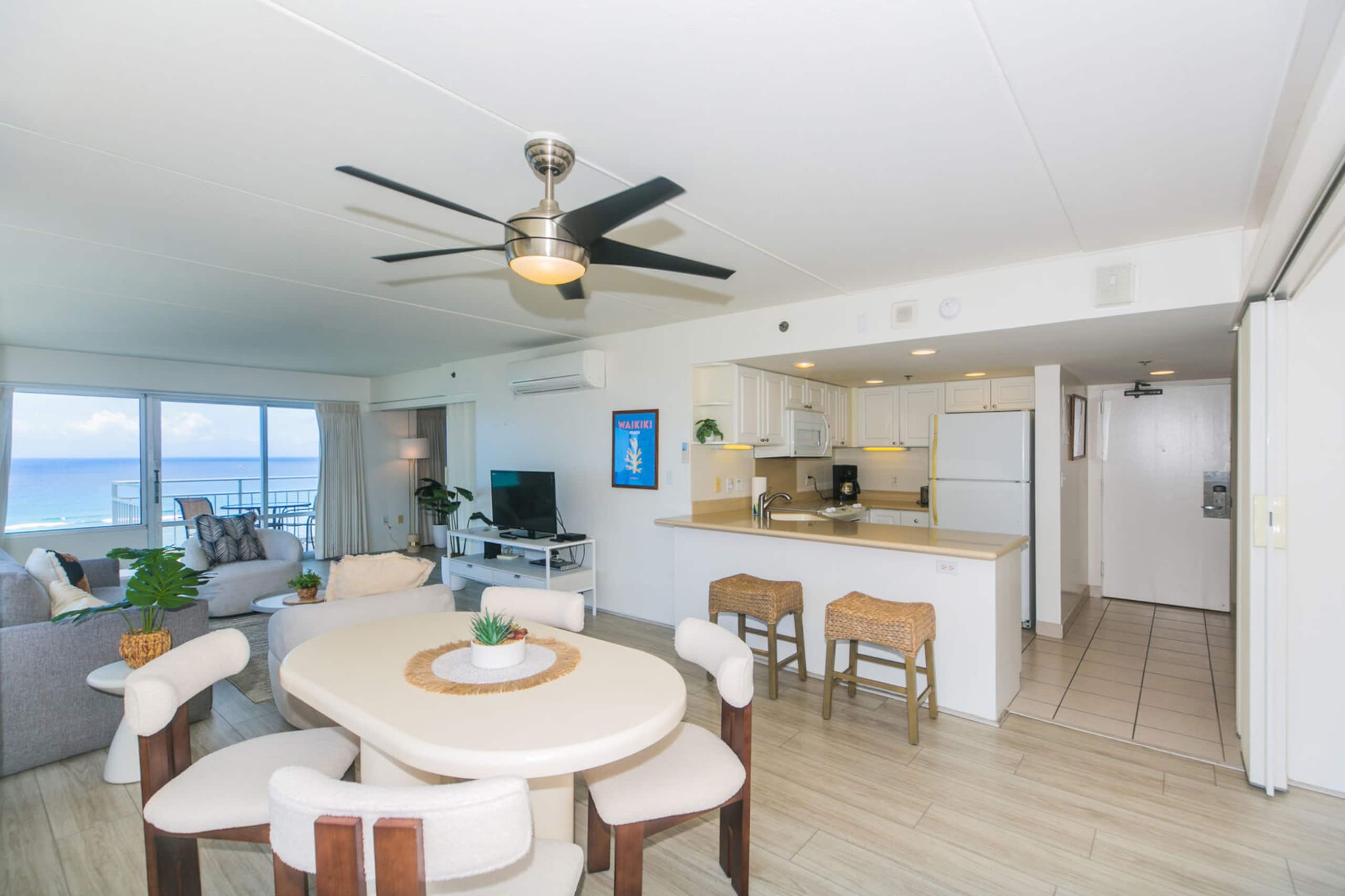 Condo in Honolulu · ★4.73 · 2 bedrooms · 3 beds · 2 baths - Image 4