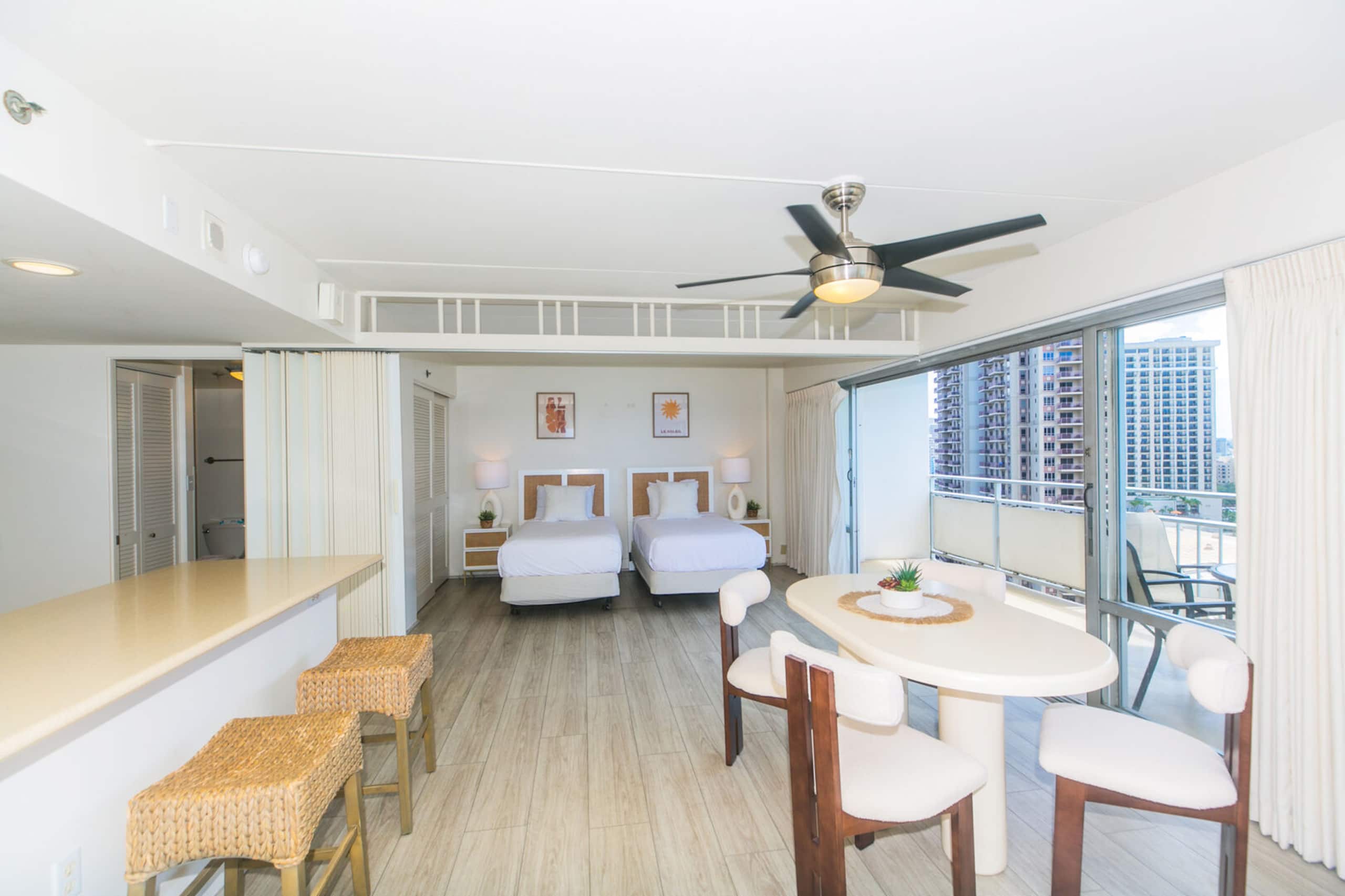 Condo in Honolulu · ★4.73 · 2 bedrooms · 3 beds · 2 baths - Image 5
