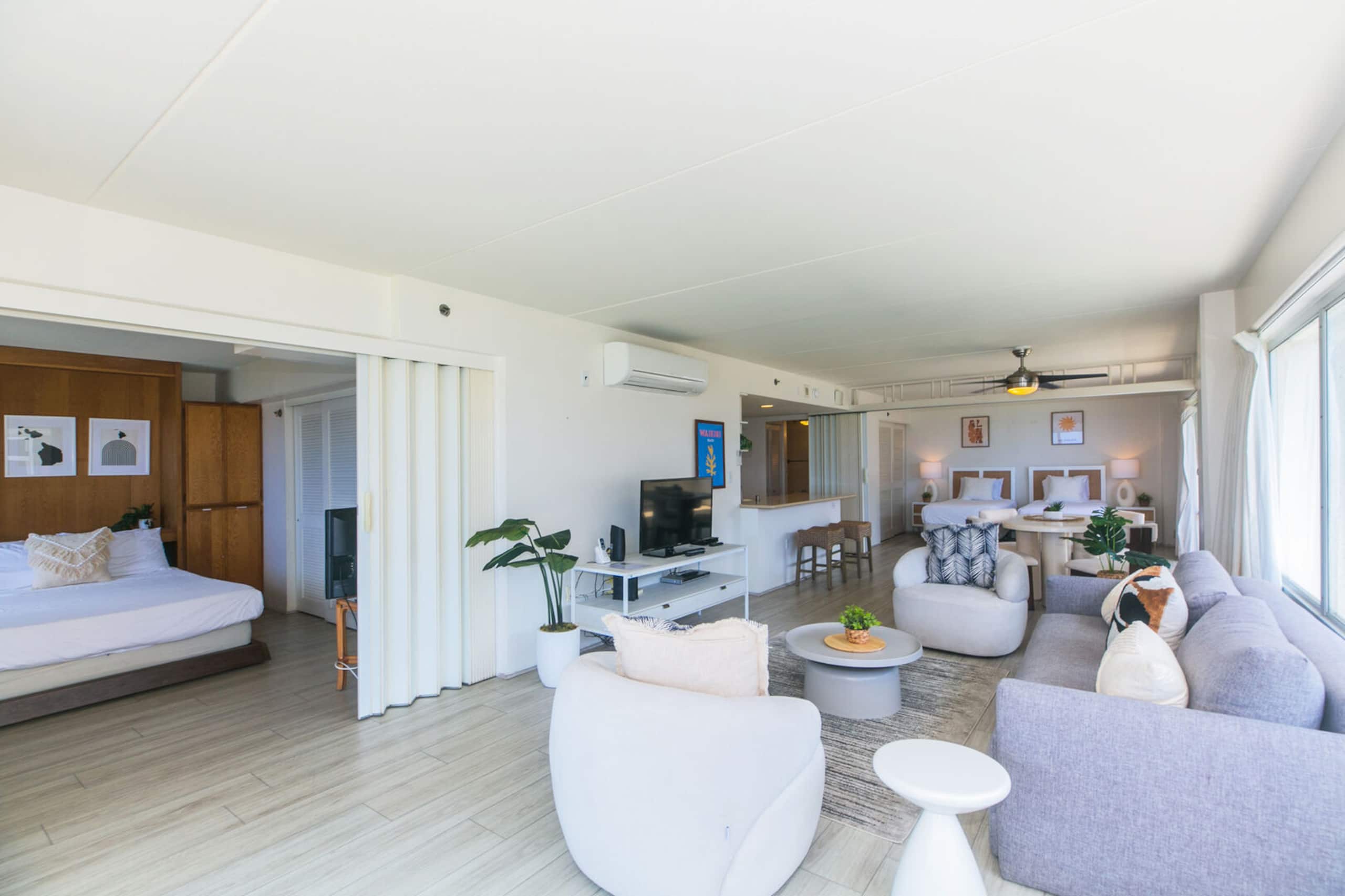 Condo in Honolulu · ★4.73 · 2 bedrooms · 3 beds · 2 baths - Image 2